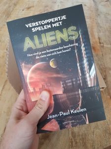 Het eerste exemplaar van 'Verstoppertje spelen met aliens'!